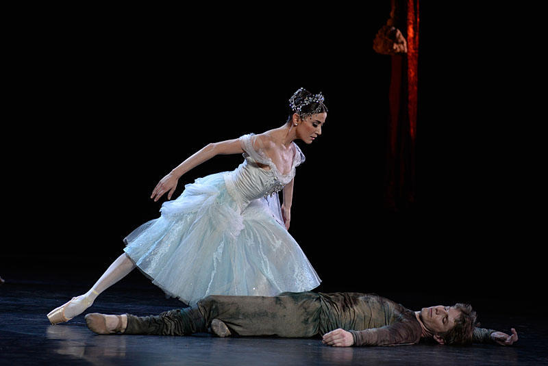 La Source (Ludmila Pagliero, Karl Paquette). Foto: Benoite Fanton.